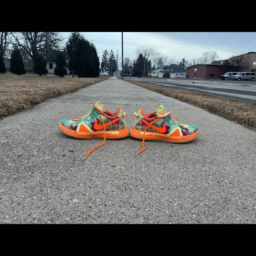 Paul George 4 gatorades - Picture 3 of 5